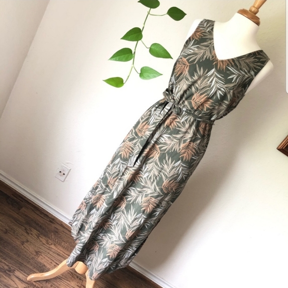 Tropical Print Maxi Dress - Picture 4 of 5
